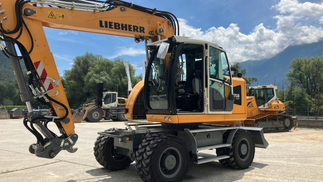 Liebherr A 918 Compact Litronic