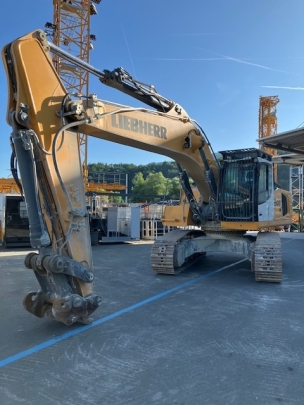 Liebherr R 946 Standard