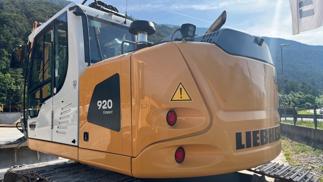 Liebherr R 920 Compact Litronic