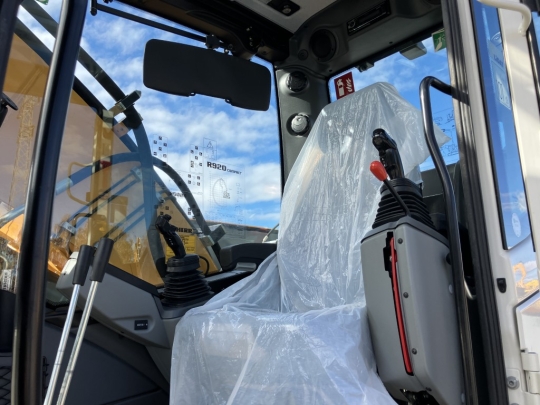 Liebherr R 920 Compact Litronic