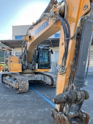Liebherr R 946 Standard
