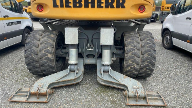 Liebherr A 913 Compact Litronic