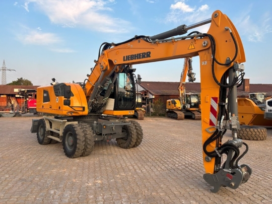 Liebherr A 918 Litronic