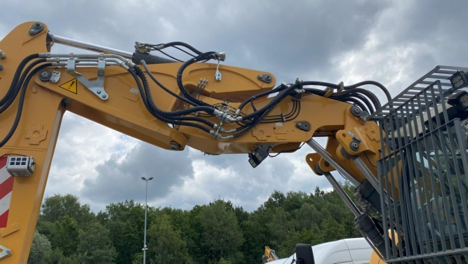 Liebherr A 913 Compact Litronic