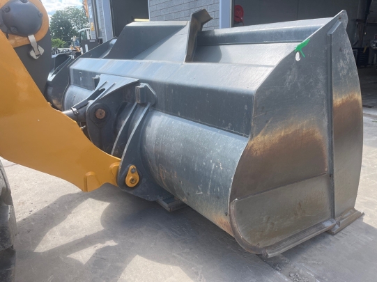 Liebherr L 586 XPower