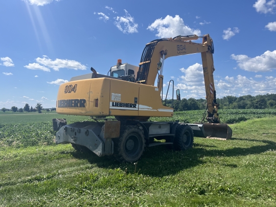 Liebherr A 904