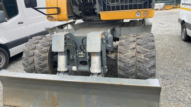 Liebherr A 913 Compact Litronic