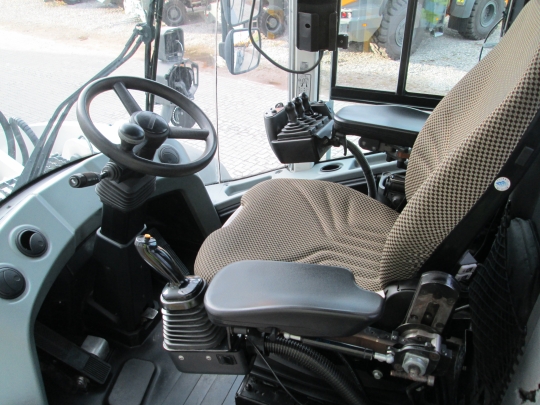 Liebherr L 586 XPower