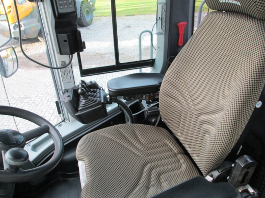 Liebherr L 586 XPower