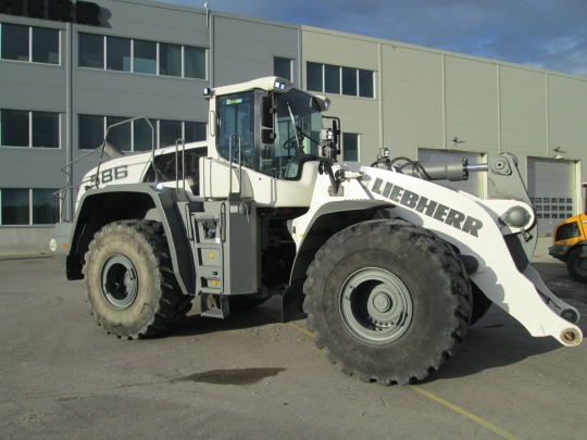 Liebherr L 586 XPower