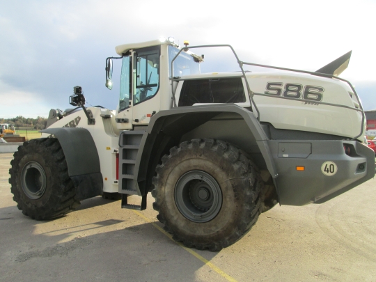 Liebherr L 586 XPower