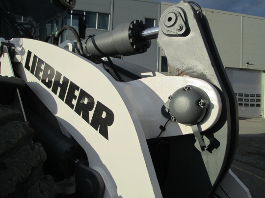 Liebherr L 586 XPower