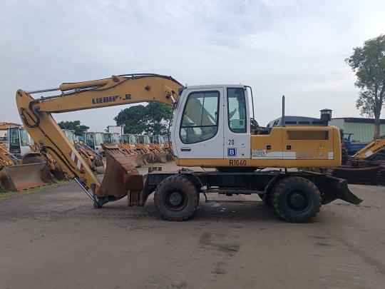 Liebherr A 904