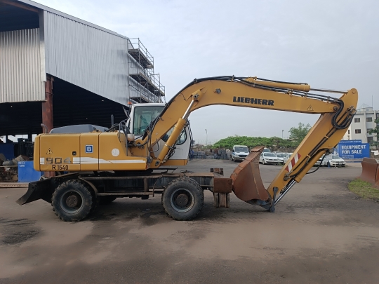Liebherr A 904