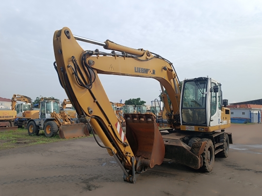 Liebherr A 904