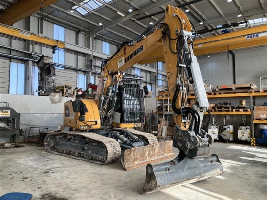 Liebherr R 920 Compact Litronic