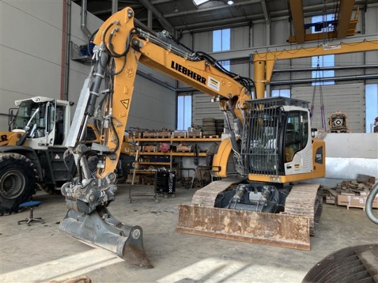 Liebherr R 920 Compact Litronic