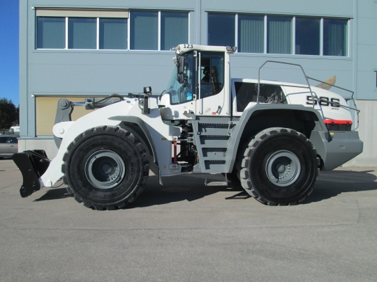 Liebherr L 586 XPower