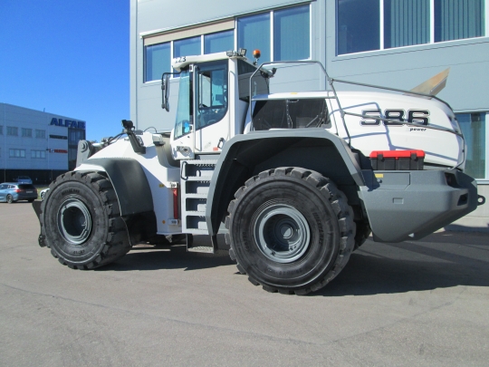 Liebherr L 586 XPower