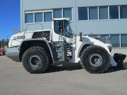 Liebherr L 586 XPower