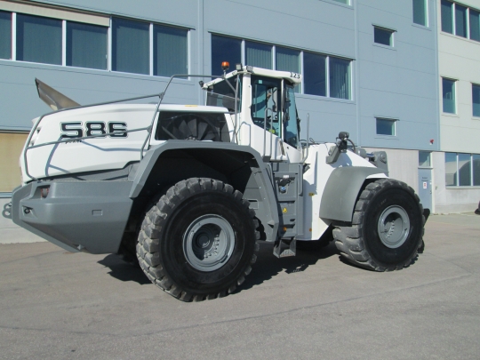 Liebherr L 586 XPower