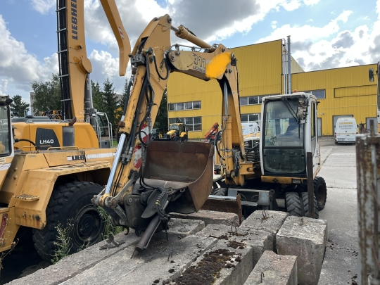 Liebherr A 311