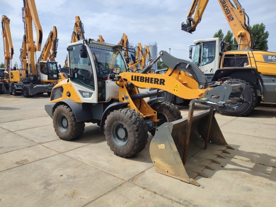 Liebherr L 508 Compact mit Anbauwerkzeug