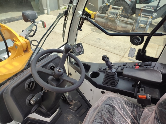 Liebherr L 508 Compact mit Anbauwerkzeug