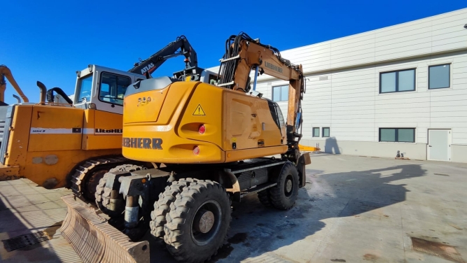 Liebherr A 918 Compact Litronic