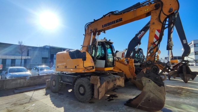 Liebherr A 918 Compact Litronic