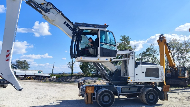 Liebherr LH 30 M Industry Litronic
