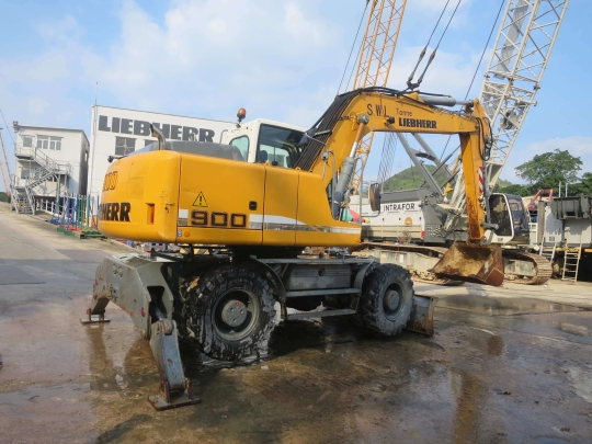 Liebherr A 900C Wheel Excavator