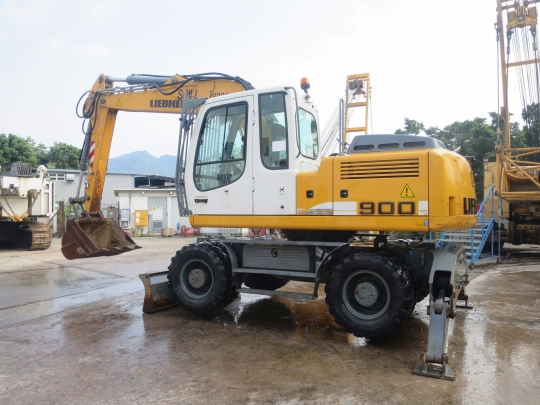Liebherr A 900C Wheel Excavator