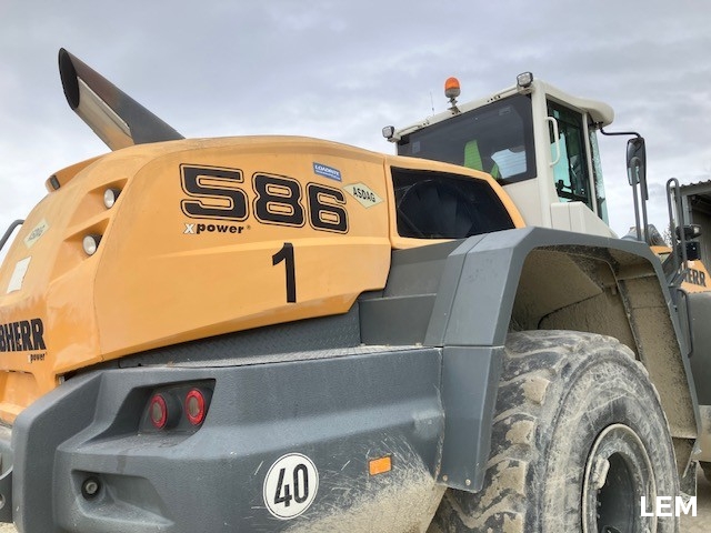Liebherr L 586 XPower